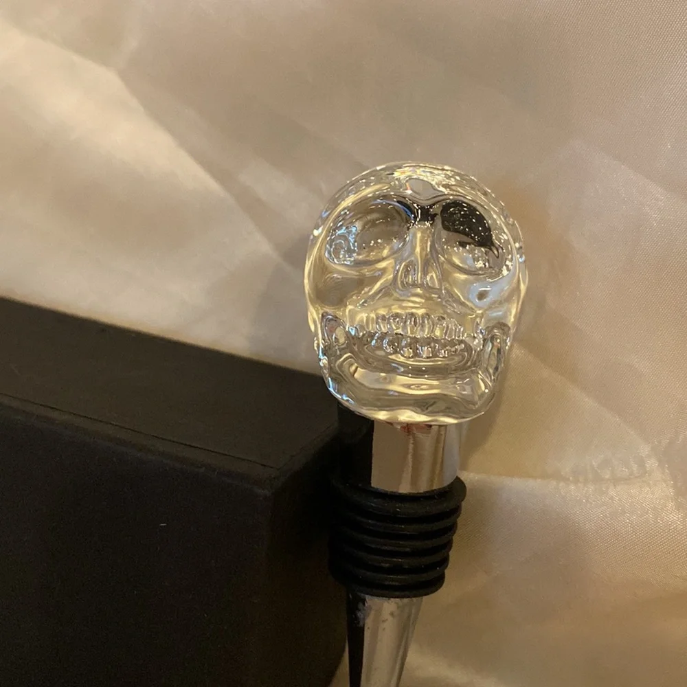 ~Two’s Company~ Crystal Skull Wine Bottle Stoppet
